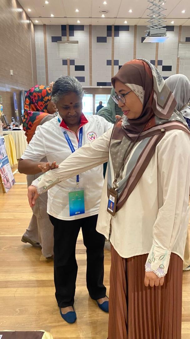 Premalatha teaching muscle testing in a Touch for Health class